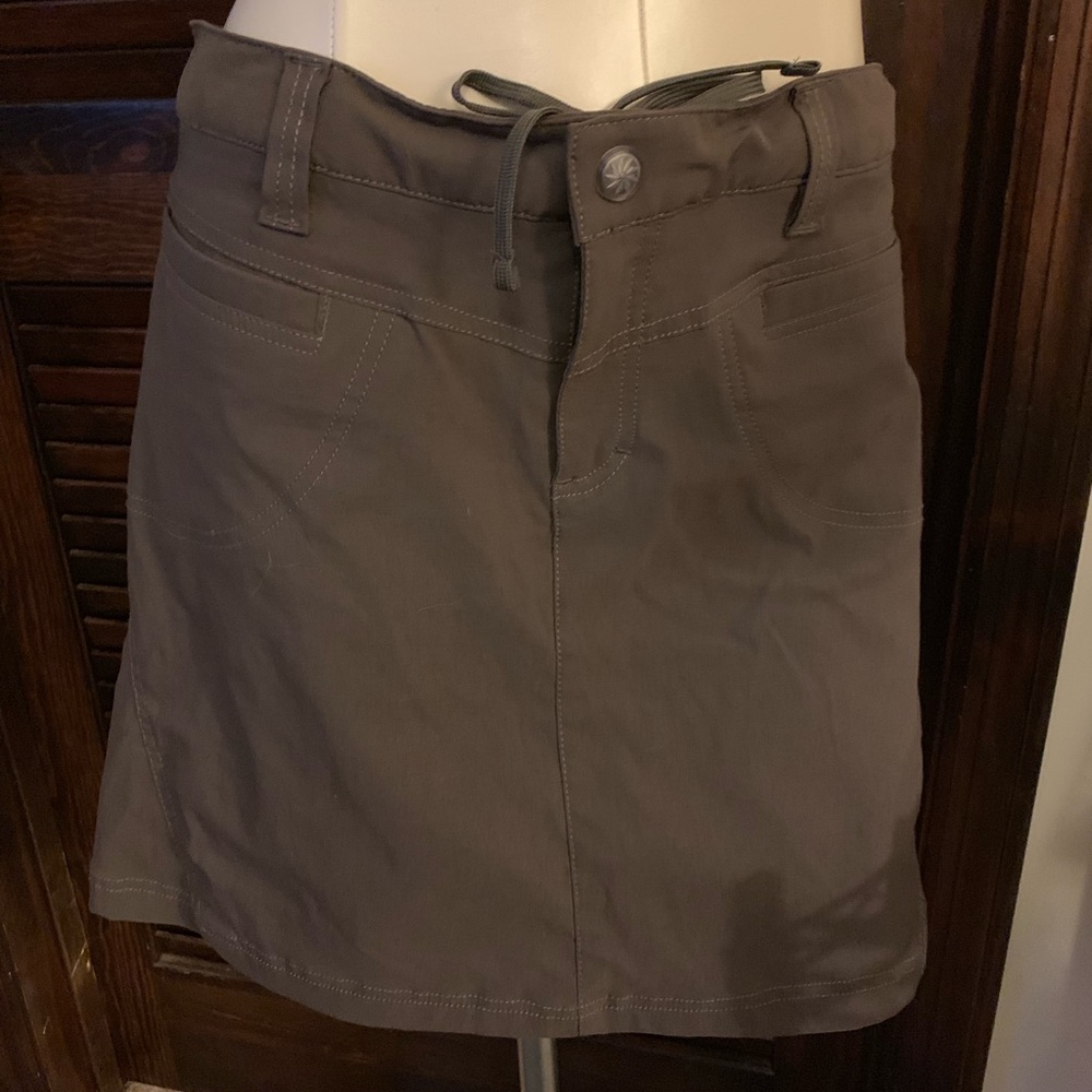 Athleta chocolate colored skort size 8